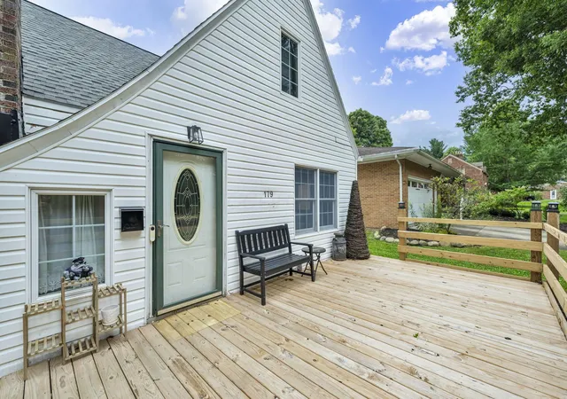 Photo 3 of Single family home for sale at 179 Oakwood Dr, Mansfield, OH 44906 | MLS# 226033453 | Listing updated on 2026-09-14