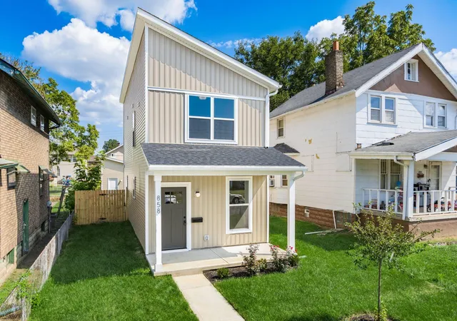 Photo 2 of Single family home for sale at 858 E Starr Ave, Columbus, OH 43201 | MLS# 226033575 | Listing updated on 2026-09-14