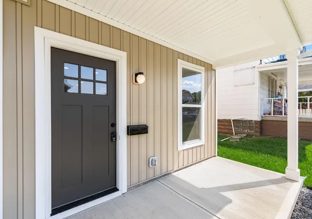 Photo 2 of Single family home for sale at 858 E Starr Ave, Columbus, OH 43201 | MLS# 226033575 | Listing updated on 2026-09-14