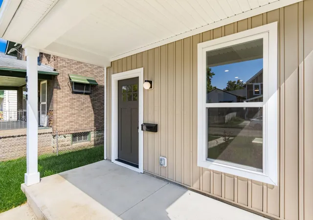 Photo 3 of Single family home for sale at 858 E Starr Ave, Columbus, OH 43201 | MLS# 226033575 | Listing updated on 2026-09-14