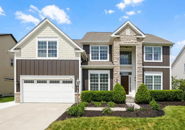 Photo 2 of Single family home for sale at 3930 Hickory Rock Dr, Powell, OH 43065 | MLS# 226034005 | Listing updated on 2026-09-16