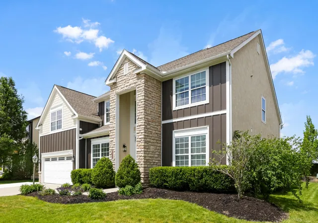 Photo 3 of Single family home for sale at 3930 Hickory Rock Dr, Powell, OH 43065 | MLS# 226034005 | Listing updated on 2026-09-16