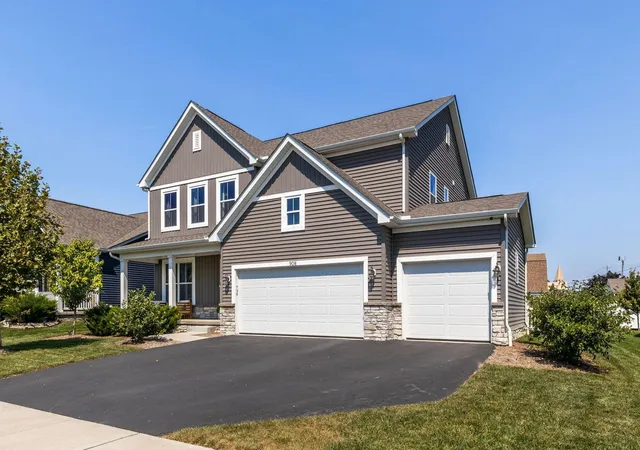 Photo 2 of Single family home for sale at 908 Heimat Haus Dr, Grove City, OH 43123 | MLS# 226033511 | Listing updated on 2026-09-21