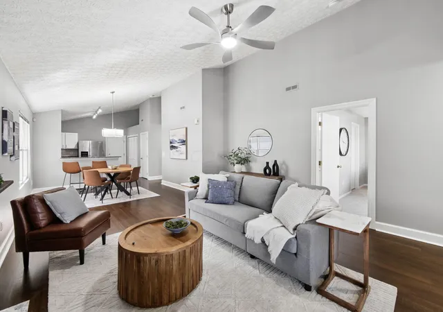 Listing Photo 5 - Condo for sale in building located at 1489 Sarin St, Columbus, OH 43240