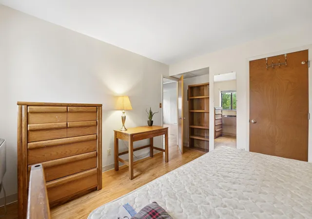 Listing Photo 4 - Condo for sale in building located at 364 W Ln Ave, Columbus, OH 43201 - Unit #212