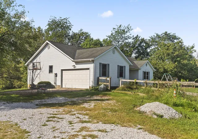 Photo 3 of Single family home for sale at 5939 Thompson Rd, Ashville, OH 43103 | MLS# 226033448 | Listing updated on 2026-09-21
