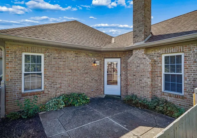 Listing Photo 4 - Condo for sale in building located at 2244 Willowside Ln, Grove City, OH 44081