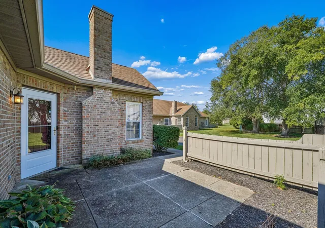 Listing Photo 5 - Condo for sale in building located at 2244 Willowside Ln, Grove City, OH 44081