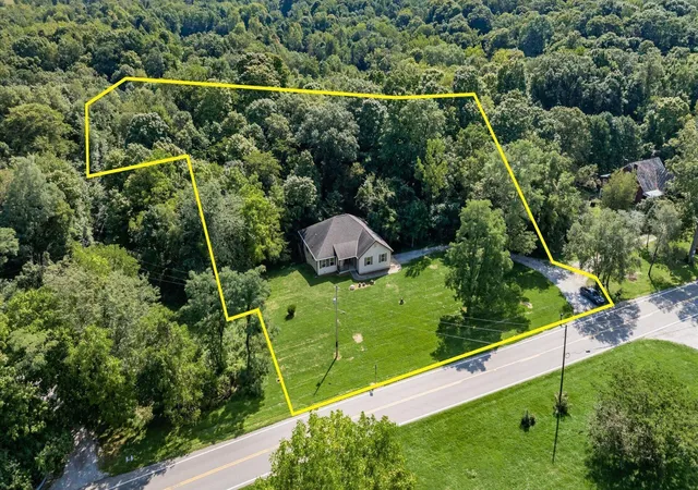Photo 2 of Single family home for sale at 3080 Winchester Southern Rd, Canal Winchester, OH 43110 | MLS# 226034831 | Listing updated on 2026-10-05