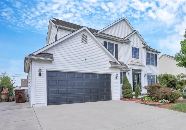 Photo 2 of Single family home for sale at 916 Washington St, Pickerington, OH 43147 | MLS# 226033522 | Listing updated on 2026-09-13