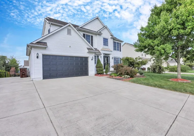 Photo 3 of Single family home for sale at 916 Washington St, Pickerington, OH 43147 | MLS# 226033522 | Listing updated on 2026-09-13