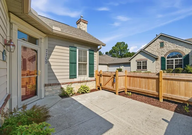 Listing Photo 3 - Condo for sale in building located at 7709 Red Maple Pl, Westerville, OH 43082
