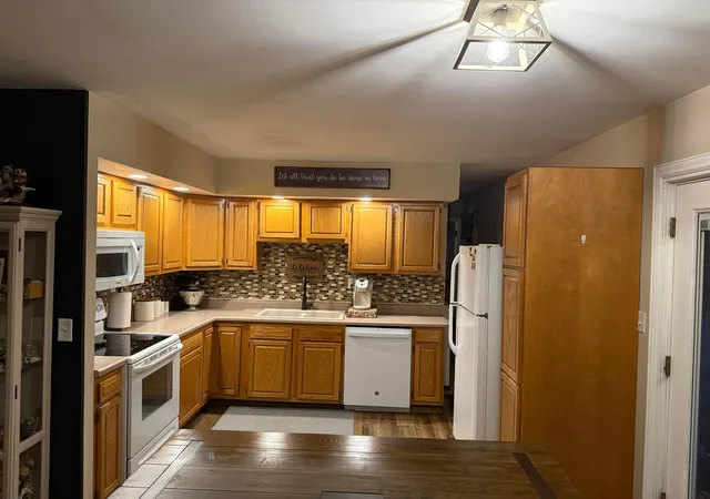 Photo 4 of Single family home for sale at 142 Colorado Dr, Xenia, OH 45385 | MLS# 226033551 | Listing updated on 2026-09-17