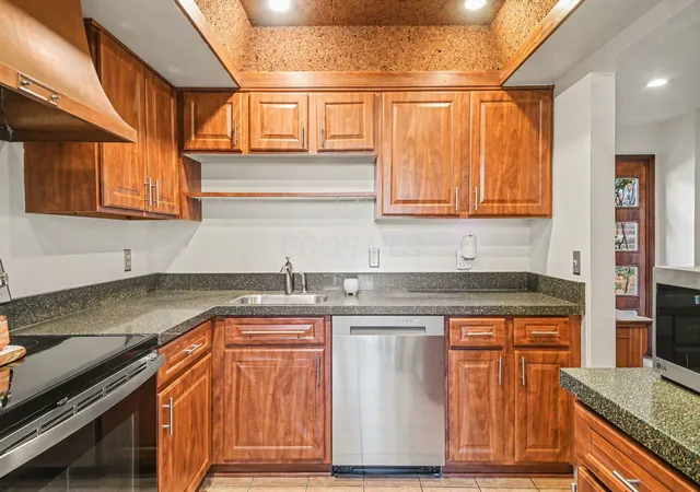 Photo 3 of Condo for sale at 1501 Lafayette Dr #1501, Columbus, OH 43220 | MLS# 226034202 | Listing updated on 2026-10-06