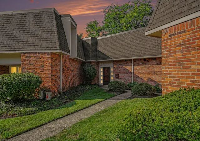 Condo for sale at 1501 Lafayette Dr #1501, Columbus, OH 43220 | MLS# 226034202
