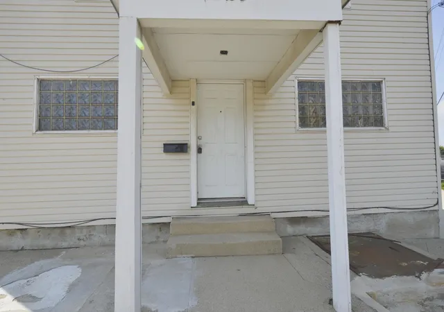 Listing Photo 4 - Condo for sale in building located at 1223 Lagonda Ave, Springfield, OH 45503