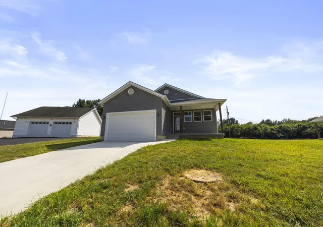 Photo 3 of Single family home for sale at 1563 Metcalfe Ave, Obetz, OH 43207 | MLS# 226033569 | Listing updated on 2026-10-29