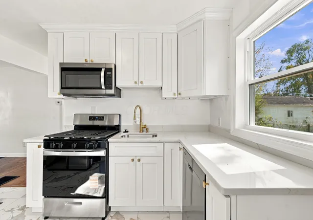 Photo 2 of Single family home for sale at 2157 Argyle Dr, Columbus, OH 43219 | MLS# 226040524 | Listing updated on 2026-10-27
