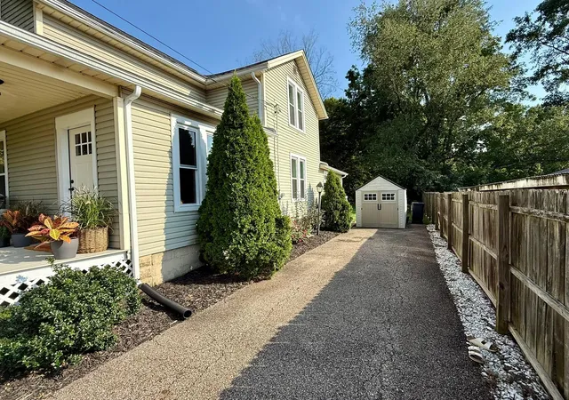 Photo 2 of Single family home for sale at 1016 E Vine St, Mount Vernon, OH 43050 | MLS# 226033593 | Listing updated on 2026-09-03