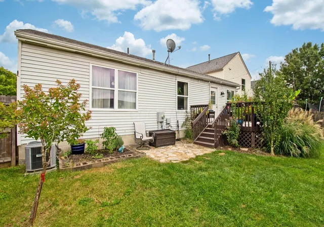 Photo 3 of Single family home for sale at 563 River Pebble Dr, Blacklick, OH 43004 | MLS# 226033616 | Listing updated on 2026-09-08