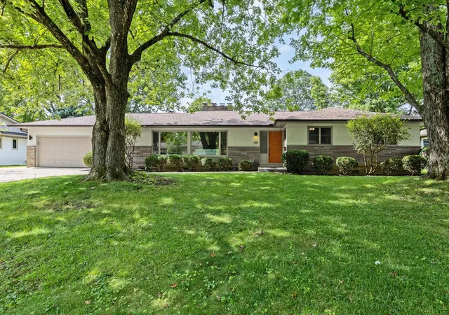 Single family home for sale at 3885 Overdale Dr, Upper Arlington, OH 43220 | MLS# 226034675