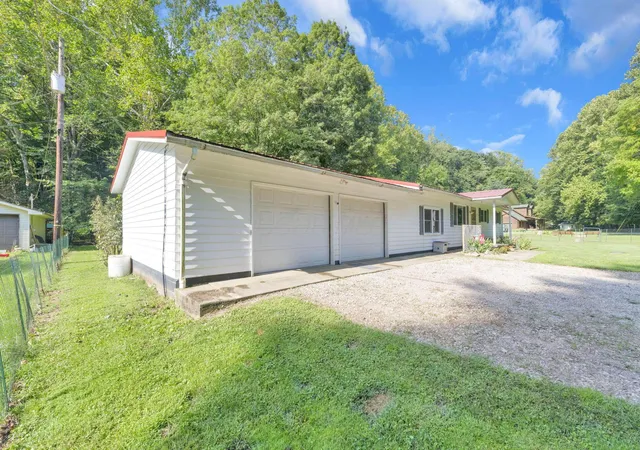 Photo 4 of Single family home for sale at 33477 Till Rd, Logan, OH 43138 | MLS# 226033676 | Listing updated on 2026-10-01