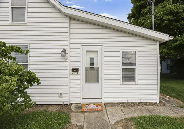 Photo 3 of Single family home for sale at 115 David St, Delaware, OH 43015 | MLS# 226033633 | Listing updated on 2026-10-02