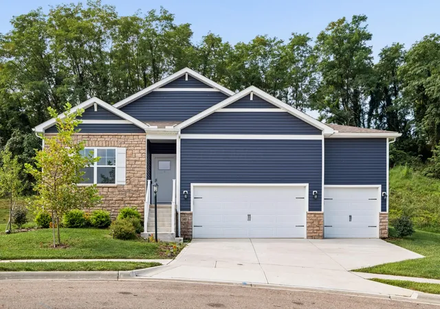 Photo 2 of Single family home for sale at 140 Oak Valley Ct, Newark, OH 43055 | MLS# 226033635 | Listing updated on 2026-09-14