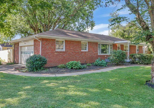 Photo 2 of Single family home for sale at 823 Wayne Dr, Heath, OH 43056 | MLS# 226033865 | Listing updated on 2026-09-26