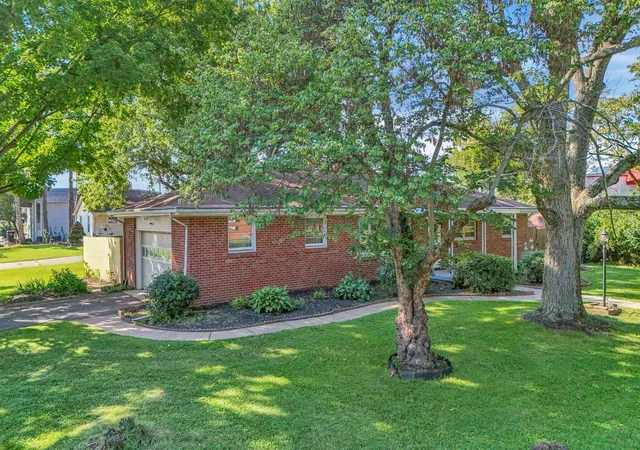 Photo 3 of Single family home for sale at 823 Wayne Dr, Heath, OH 43056 | MLS# 226033865 | Listing updated on 2026-09-26
