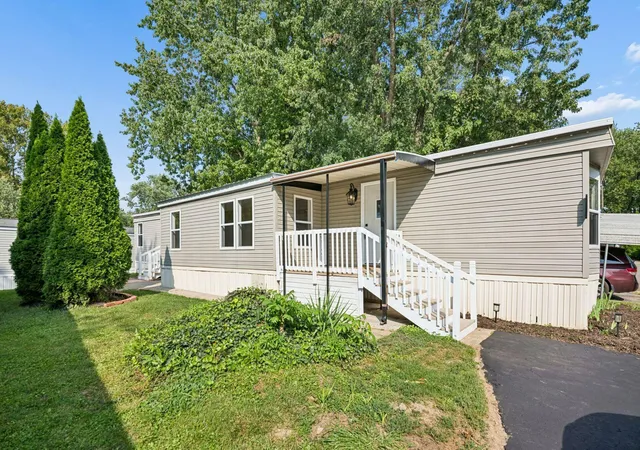 Photo 3 of Single family home for sale at 239 Norman Ln, Reynoldsburg, OH 43068 | MLS# 226033879 | Listing updated on 2026-09-11