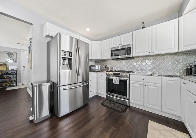 Photo 4 of Single family home for sale at 7202 Hillmont Dr, New Albany, OH 43054 | MLS# 226033769 | Listing updated on 2026-10-19