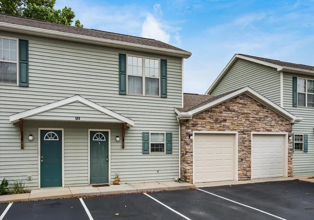Photo 3 of Condo for sale at 133 N Terrace Ave #B, Newark, OH 43055 | MLS# 226033701 | Listing updated on 2026-09-16