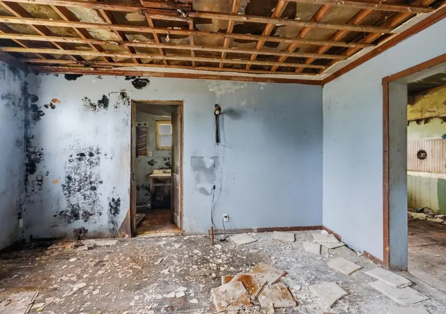 Photo 3 of Sale Pending at 525 Sandusky St, Fostoria, OH 44830 | MLS# 226034096 | Listing updated on 2026-09-25