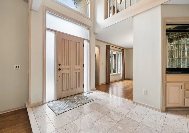 Photo 4 of Single family home for sale at 4248 Westleton Ct, Columbus, OH 43221 | MLS# 226035973 | Listing updated on 2026-10-05