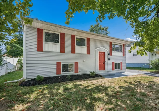 Photo 2 of Single family home for sale at 1888 Woodcrest Rd, Columbus, OH 43232 | MLS# 226033756 | Listing updated on 2026-09-04