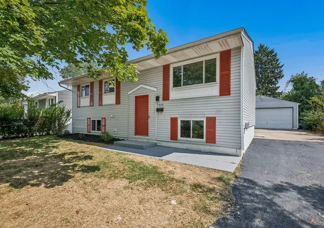 Photo 3 of Single family home for sale at 1888 Woodcrest Rd, Columbus, OH 43232 | MLS# 226033756 | Listing updated on 2026-09-04