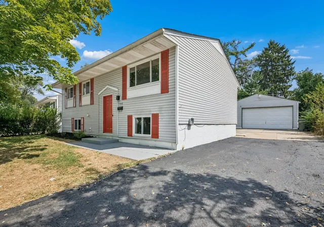 Photo 4 of Single family home for sale at 1888 Woodcrest Rd, Columbus, OH 43232 | MLS# 226033756 | Listing updated on 2026-09-04