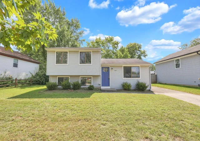 Photo 2 of Single family home for sale at 4069 Yellowstone Dr, Groveport, OH 43125 | MLS# 226033730 | Listing updated on 2026-09-05