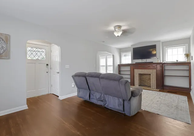 Photo 3 of Single family home for sale at 569 Binns Blvd, Columbus, OH 43204 | MLS# 226033742 | Listing updated on 2026-09-04