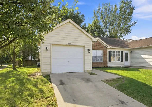 Photo 3 of Single family home for sale at 1456 October Ridge Ct, Columbus, OH 43223 | MLS# 226033822 | Listing updated on 2026-09-09