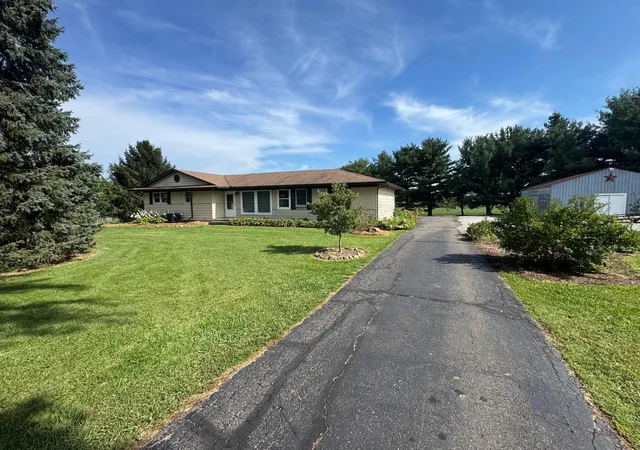 Photo 2 of Single family home for sale at 8117 Johnstown Utica Rd, Johnstown, OH 43031 | MLS# 226033823 | Listing updated on 2026-09-04