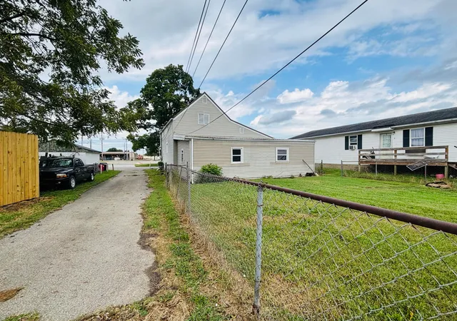 Listing Photo 4 - Condo for sale in building located at 417 Half Ave, Circleville, OH 43113