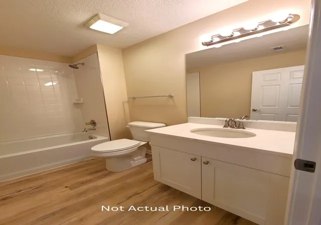 Listing Photo 4 - Condo for sale in building located at 704 Olde Creek Dr, Newark, OH 43055