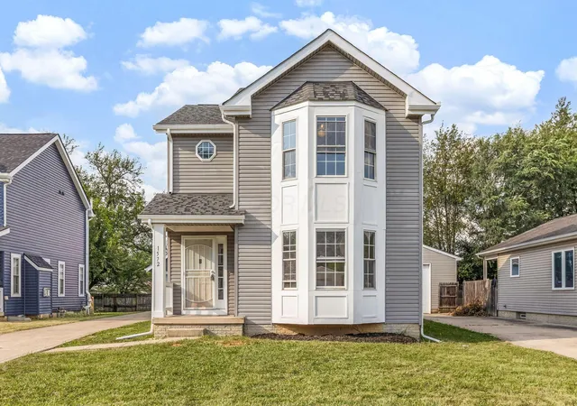 Single family home for sale at 1572 Hanford St, Columbus, OH 43206 | MLS# 226033780