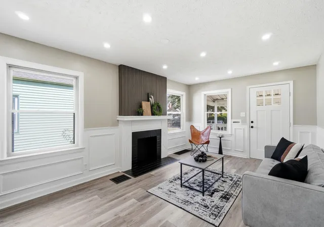 Photo 3 of Single family home for sale at 1575 S Champion Ave, Columbus, OH 43207 | MLS# 226033785 | Listing updated on 2026-09-12
