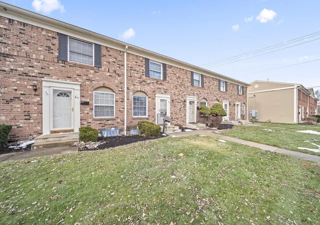 Condo for sale at 87 Tarryton Ct W #18D, Columbus, OH 43228 | MLS# 226033775