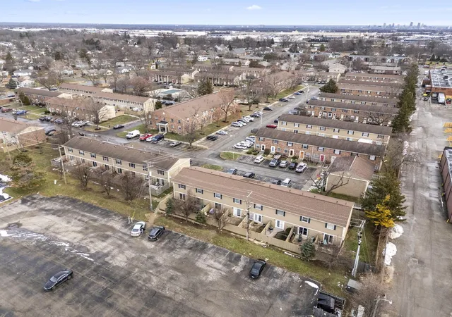 Listing Photo 2 - Condo for sale in building located at 87 Tarryton Ct W, Columbus, OH 43228 - Unit #18D