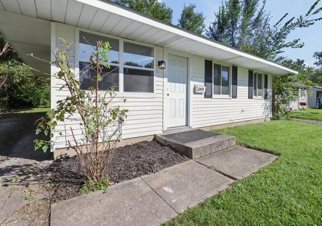 Photo 3 of Single family home for sale at 2576 Nona Rd, Columbus, OH 43207 | MLS# 226033792 | Listing updated on 2026-09-17
