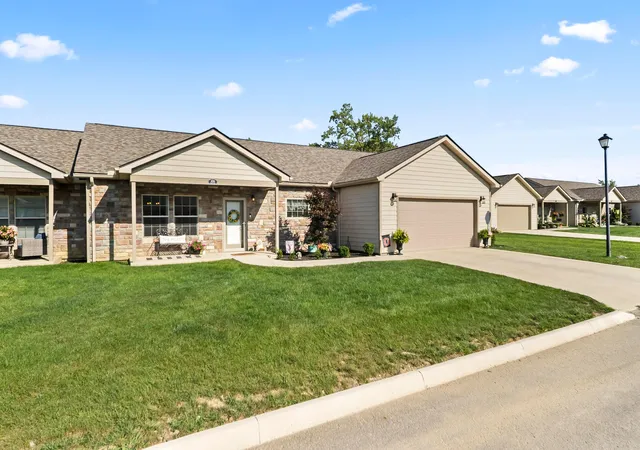 Listing Photo 4 - Condo for sale in building located at 656 Exeter Wy, Marion, OH 43302